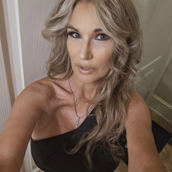 Meet your Posh ambassador, Gina - Picture 12 of 12